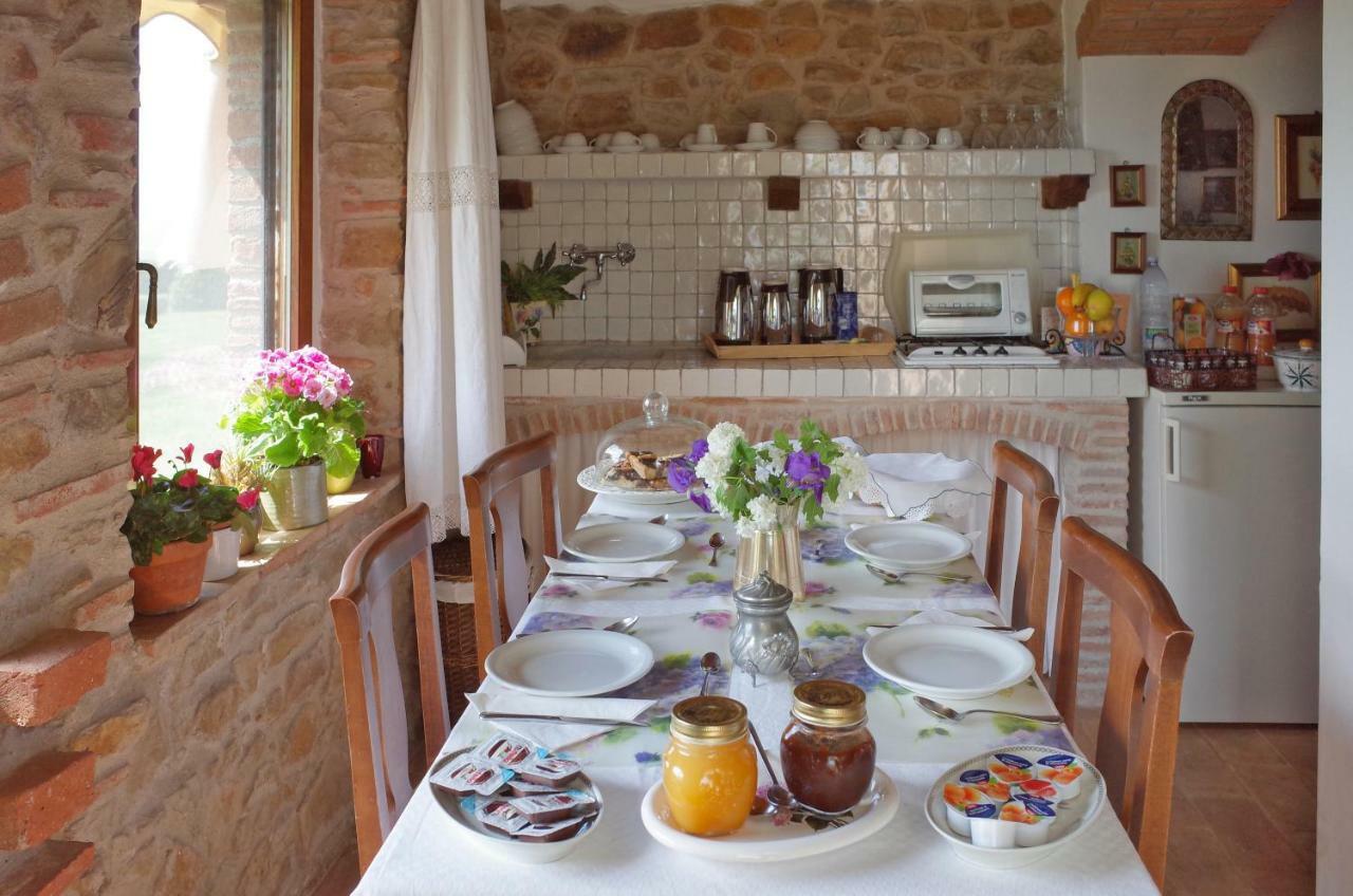 Casale Giacomini Bed & Breakfast Manciano Exterior photo